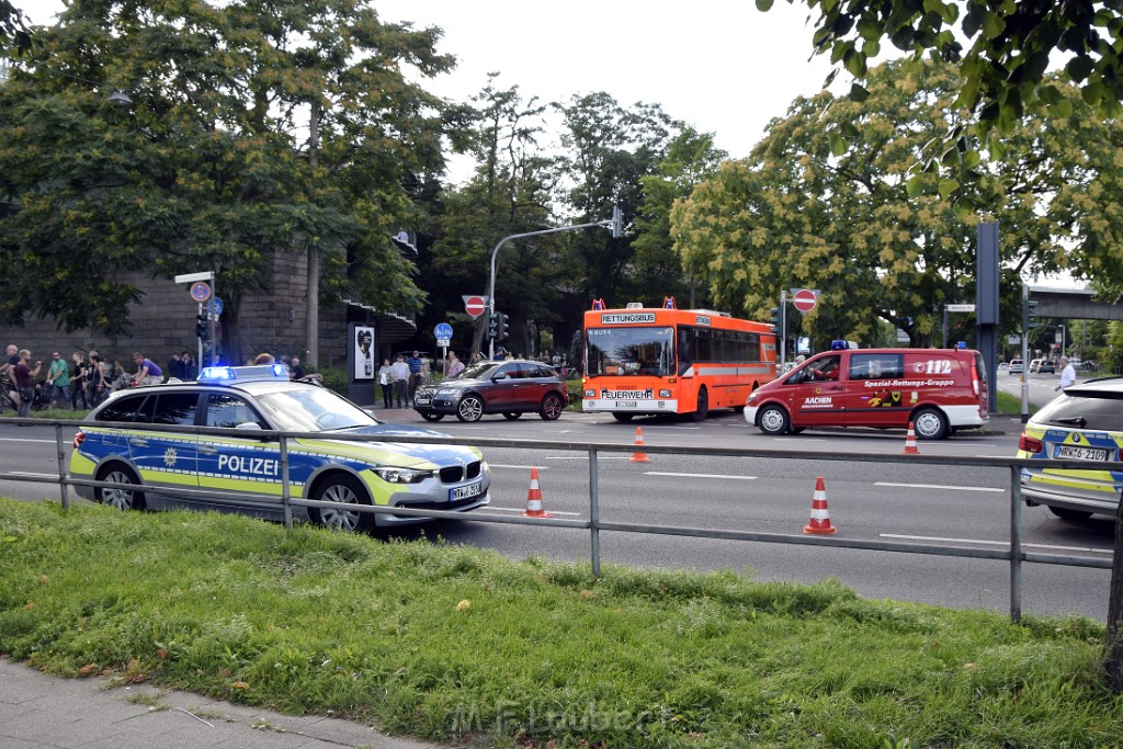 Koelner Seilbahn Gondel blieb haengen Koeln Linksrheinisch P362.JPG - Miklos Laubert